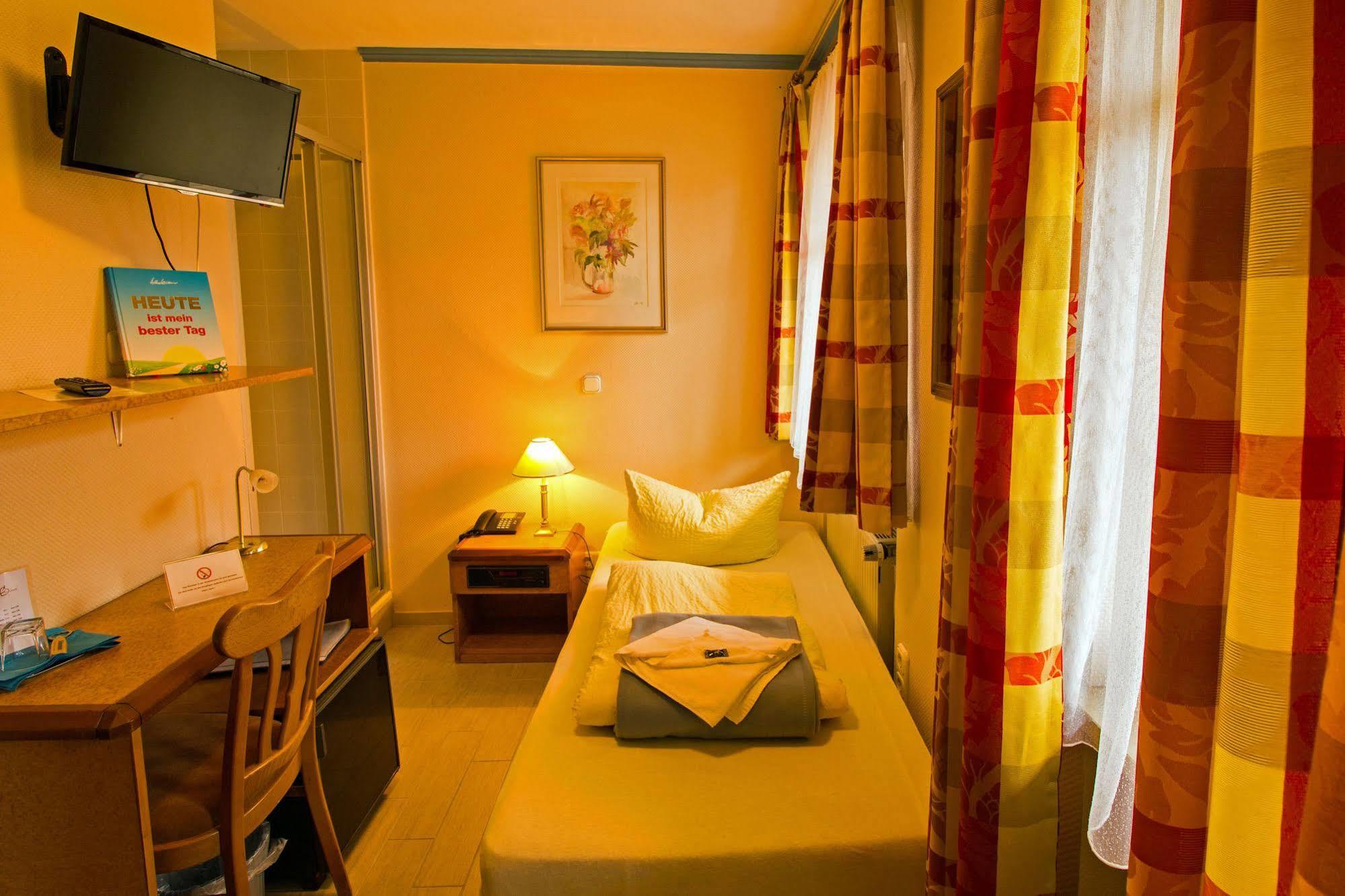 Zur Linde Hotel 3*